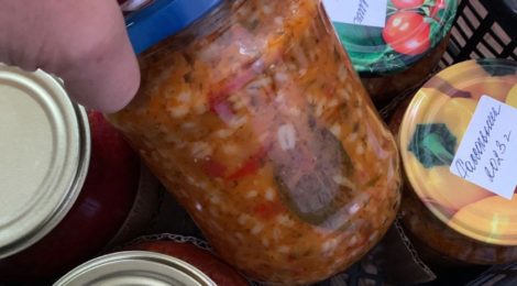 В очередной  партии  груза -  новогоднее настроение