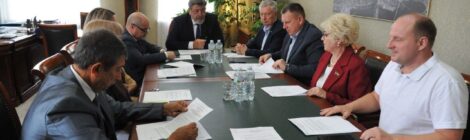 Геннадий Новосельцев провёл рабочее совещание по вопросам реализации закона об ограничении работы "наливаек"